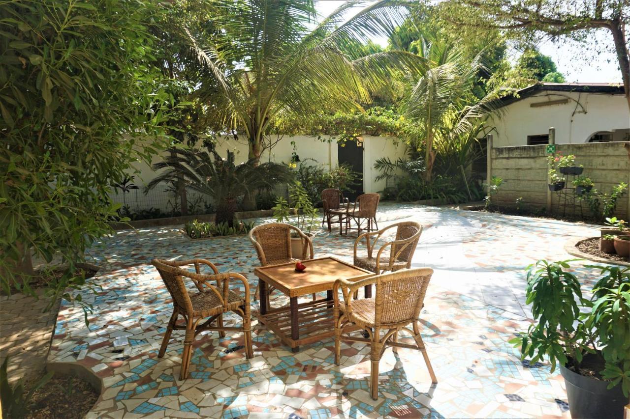 B & B Villa Calliandra Bijilo Exterior photo