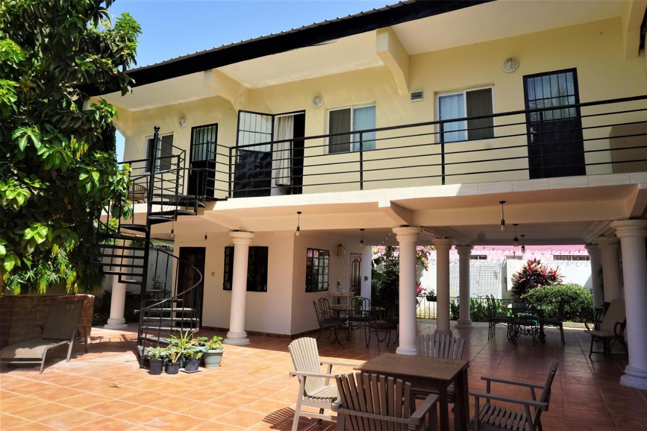 B & B Villa Calliandra Bijilo Exterior photo